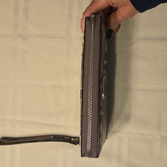 Michael Kors EUC Jet Set wallet with wrist strap, Brown and cream - Picture 10 of 12